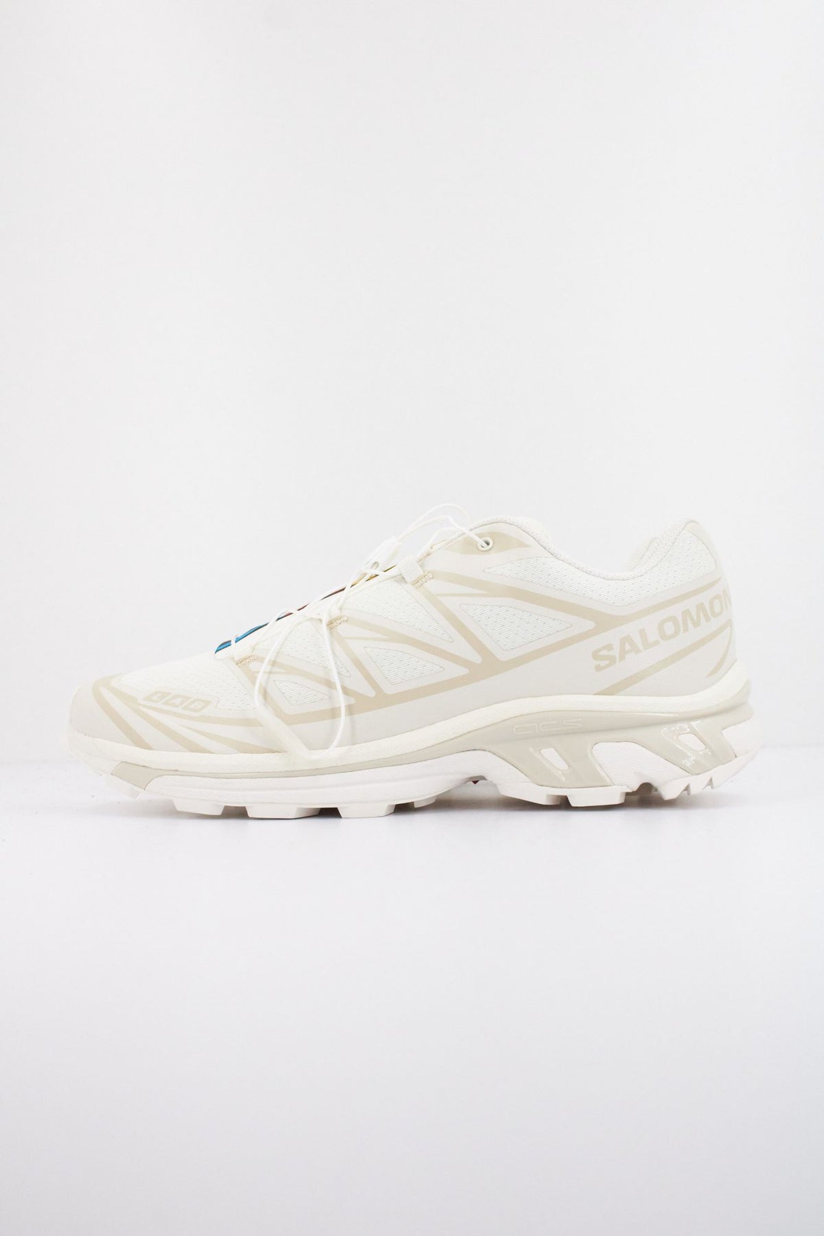 SALOMON  BAJO XT 6  en color BLANCO (1)
