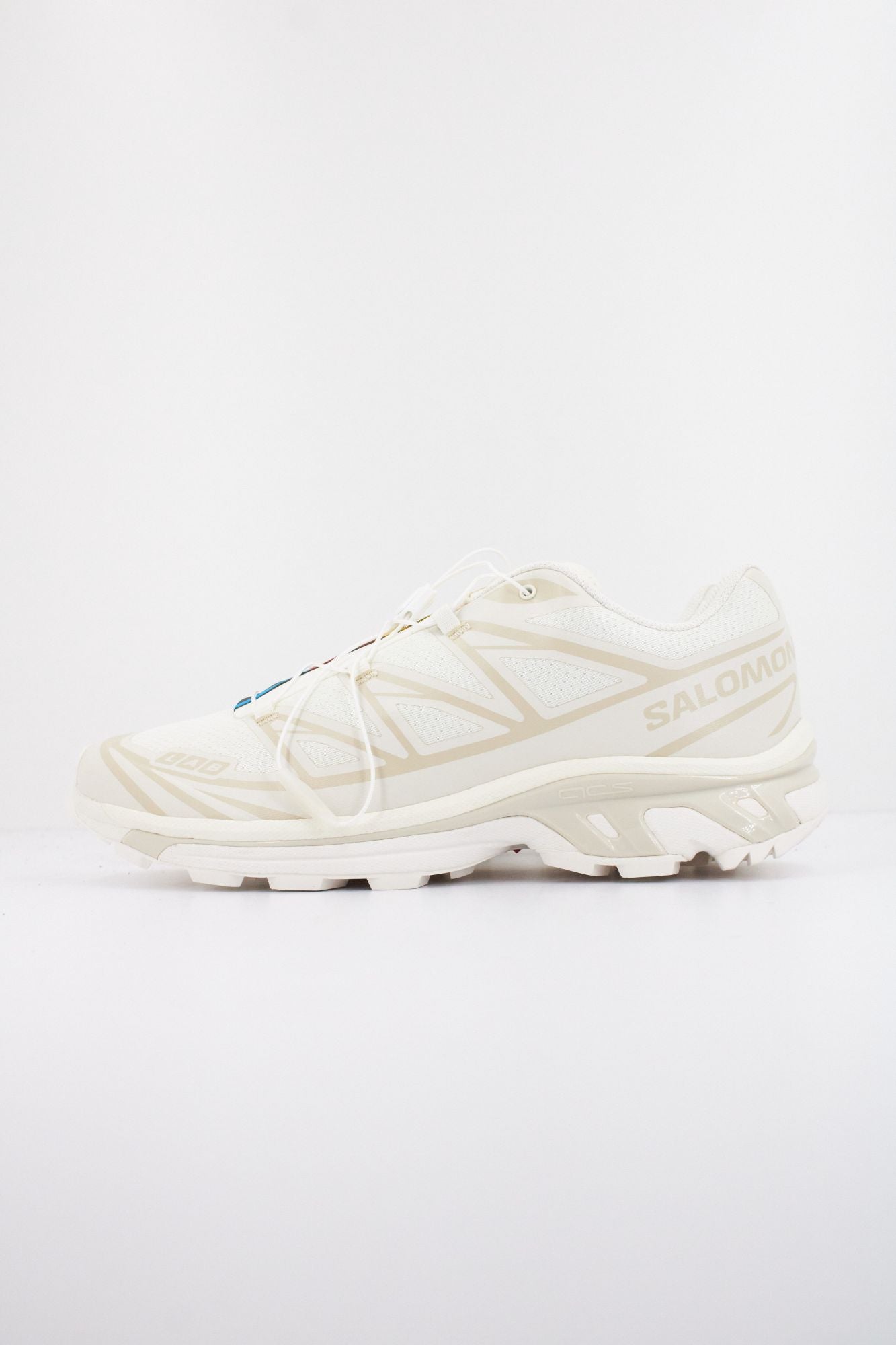 SALOMON  BAJO XT 6  en color BLANCO (1)