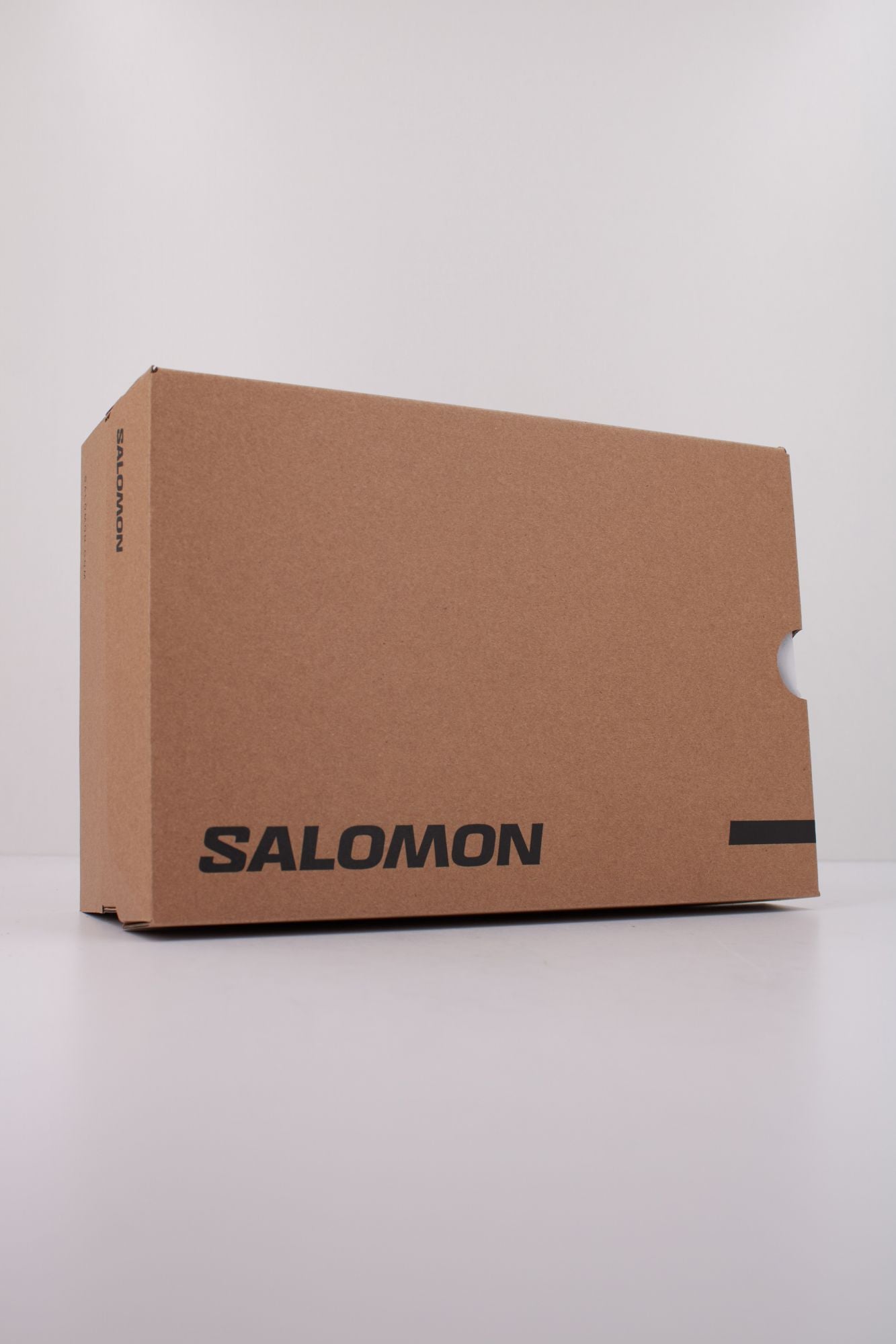 SALOMON BAJO XT WHISPER en color NEGRO (6)