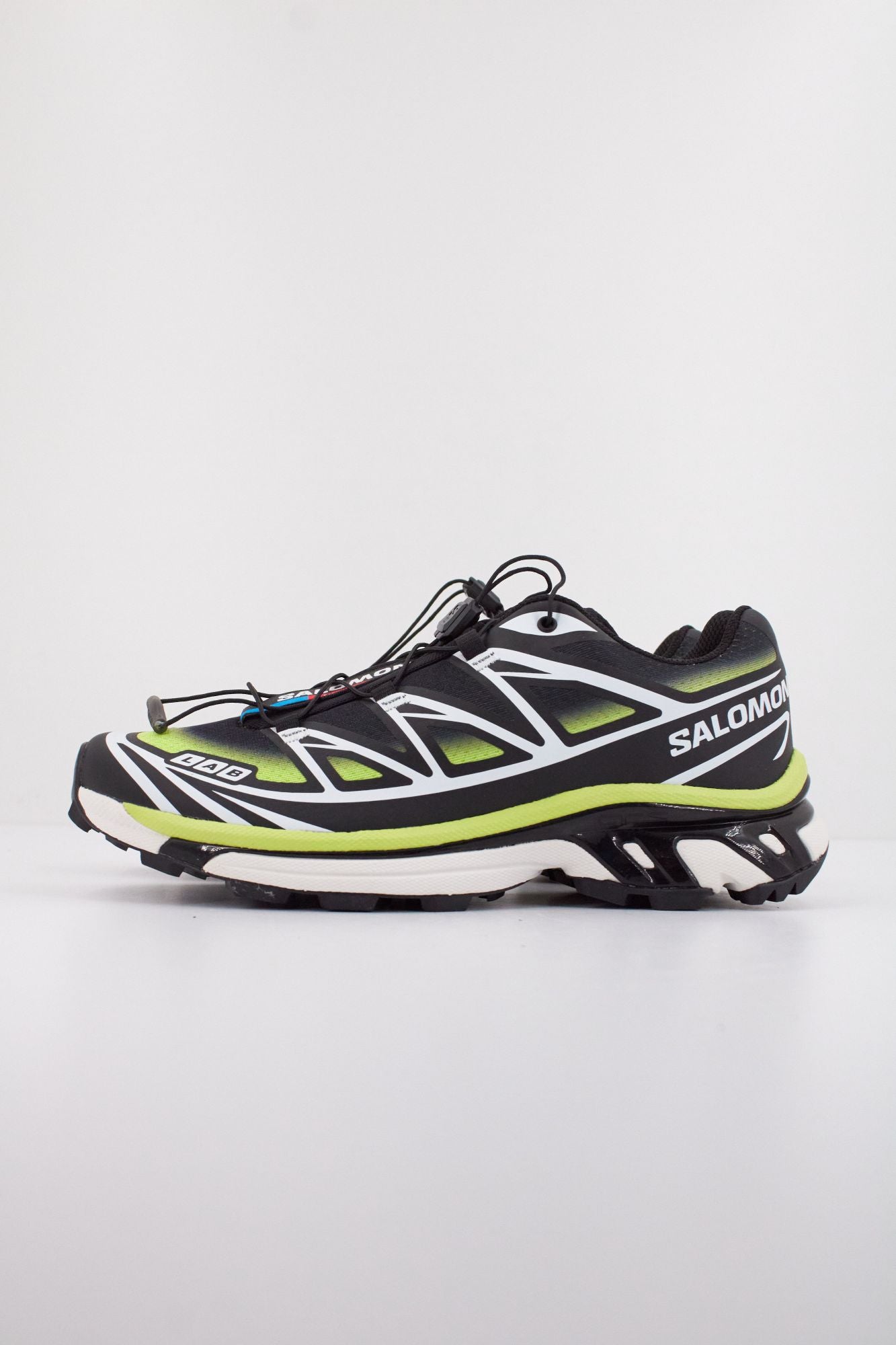 SALOMON BAJO XT 6 SKYLINE en color NEGRO (1)