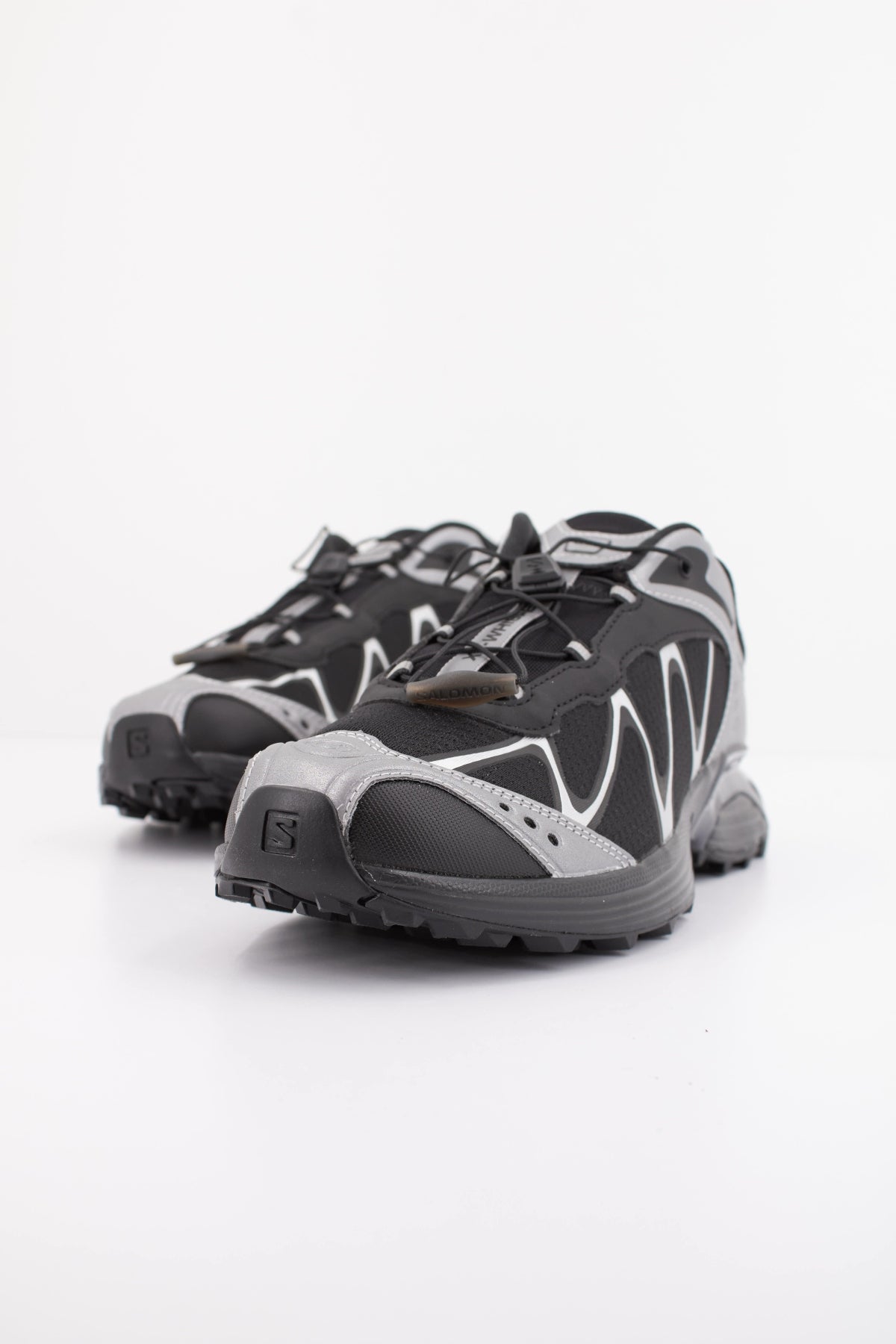 SALOMON XT WHISPER en color NEGRO (2)