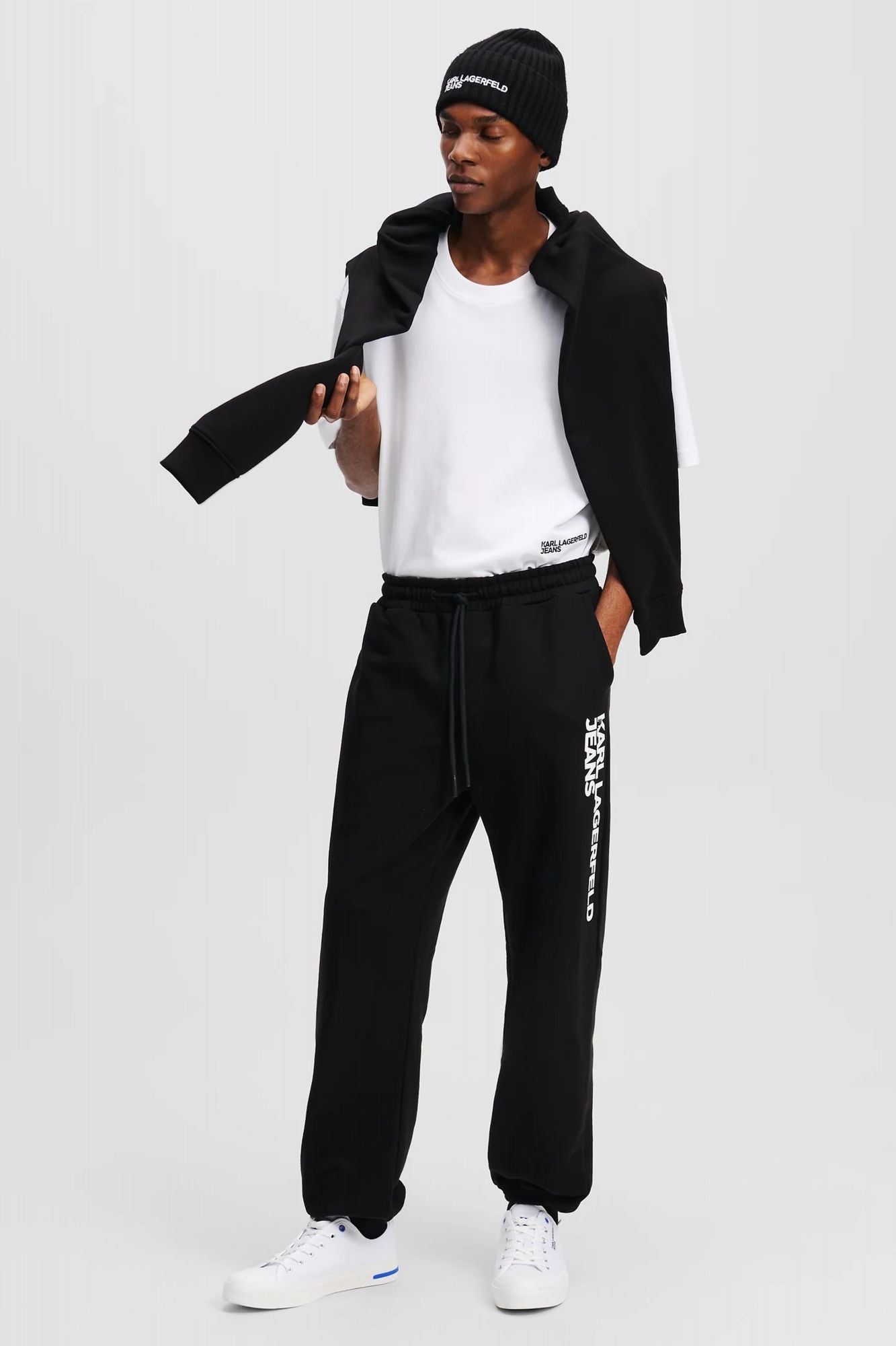 KARL LAGERFELD JEANS KLJ TEXT LOGO SLIM SWEATPA en color NEGRO (4)