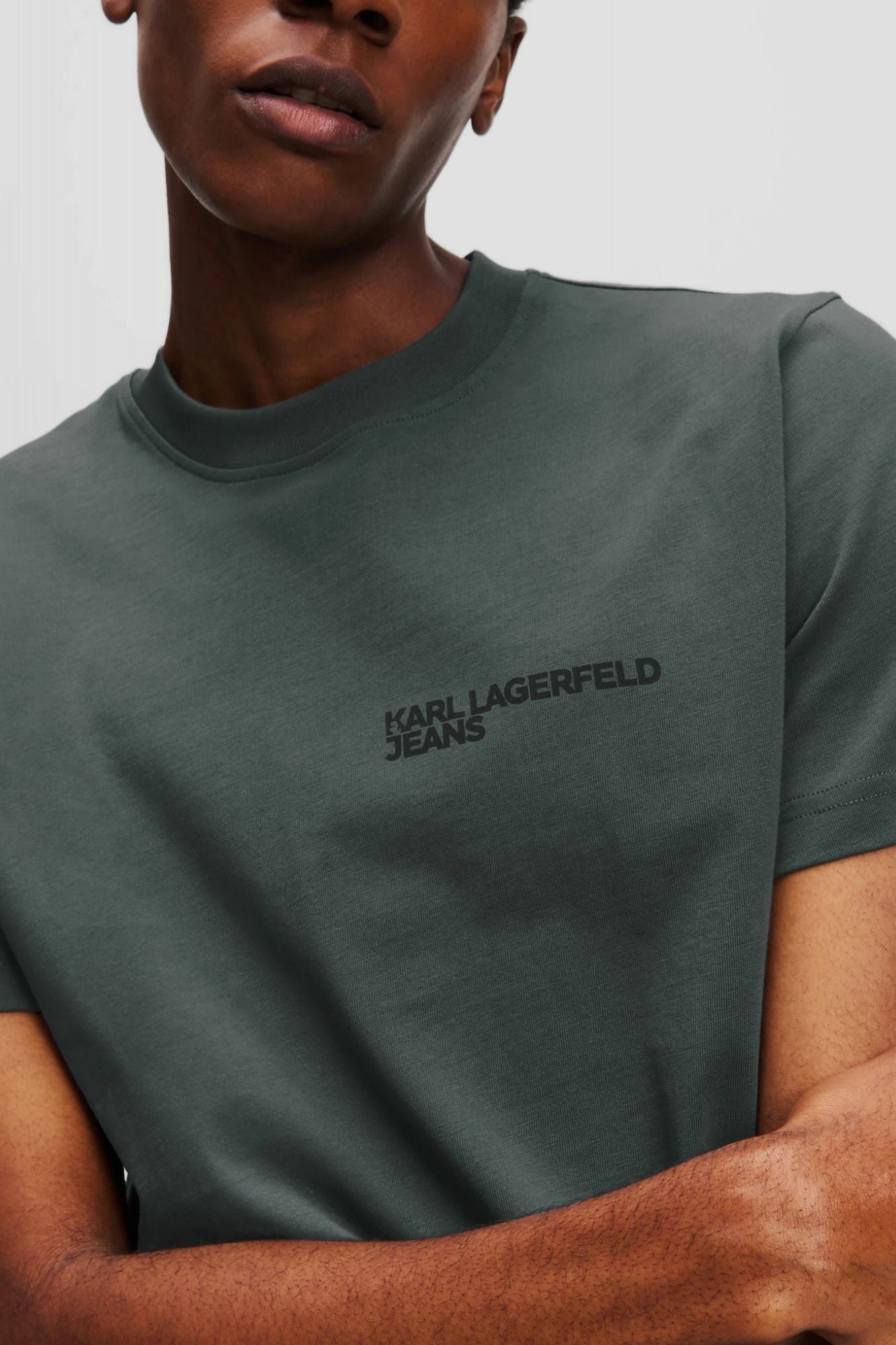 KARL LAGERFELD JEANS  KLJ SLIM SS TEE  en color VERDE (2)