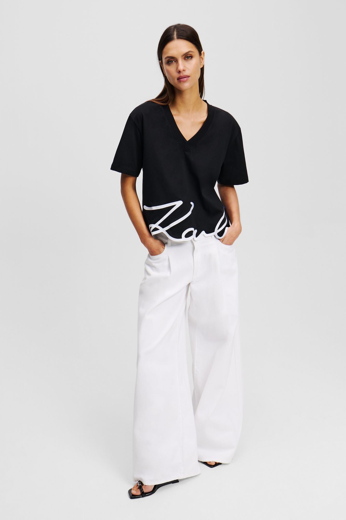 KARL LAGERFELD JEANS KARL SIGNATURE HEM V-NK TS en color NEGRO (4)