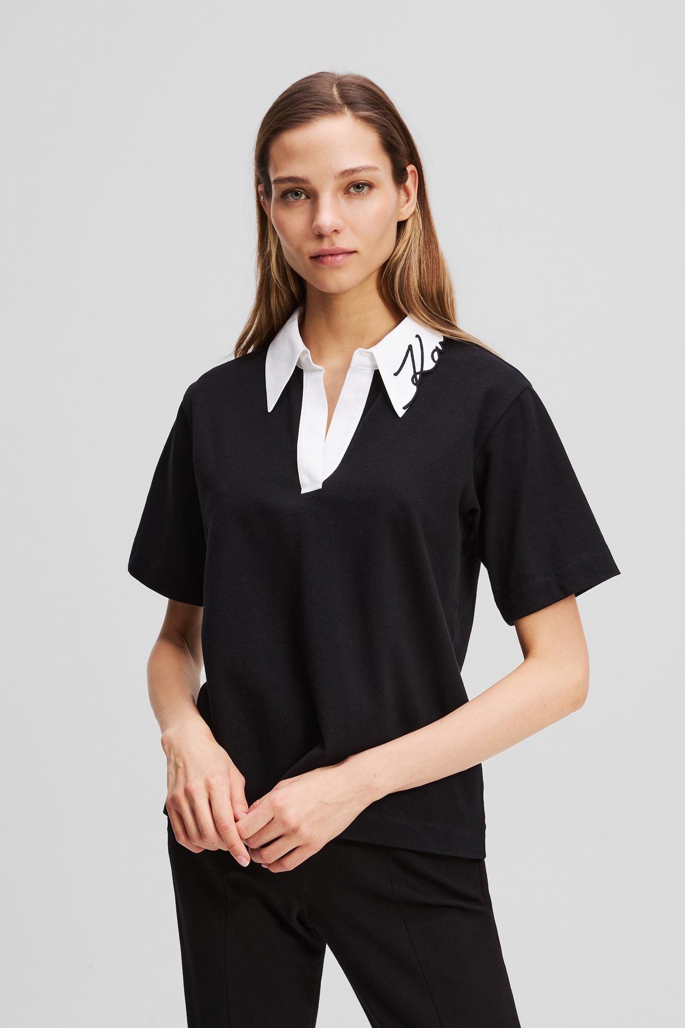 KARL LAGERFELD JEANS KARL SIGNATURE POLO en color NEGRO (1)