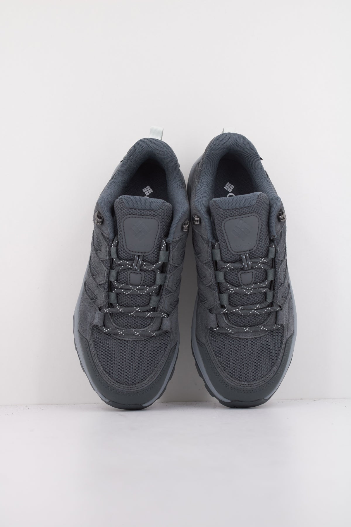 COLUMBIA  REDMOND IV LOW WATERPROOF  en color GRIS (3)