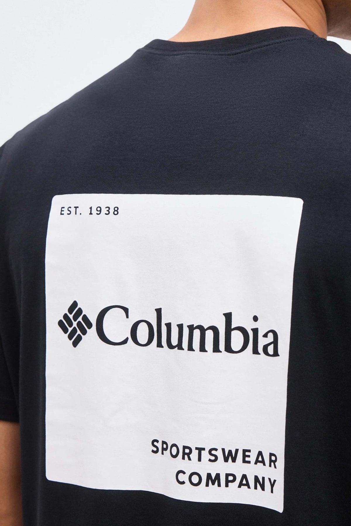 COLUMBIA CSC LOGO BACK TEE en color NEGRO (4)
