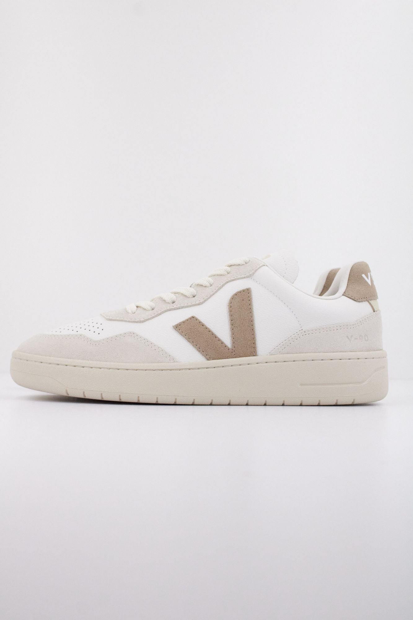 VEJA DEPORTIVA V90 en color BLANCO (1)