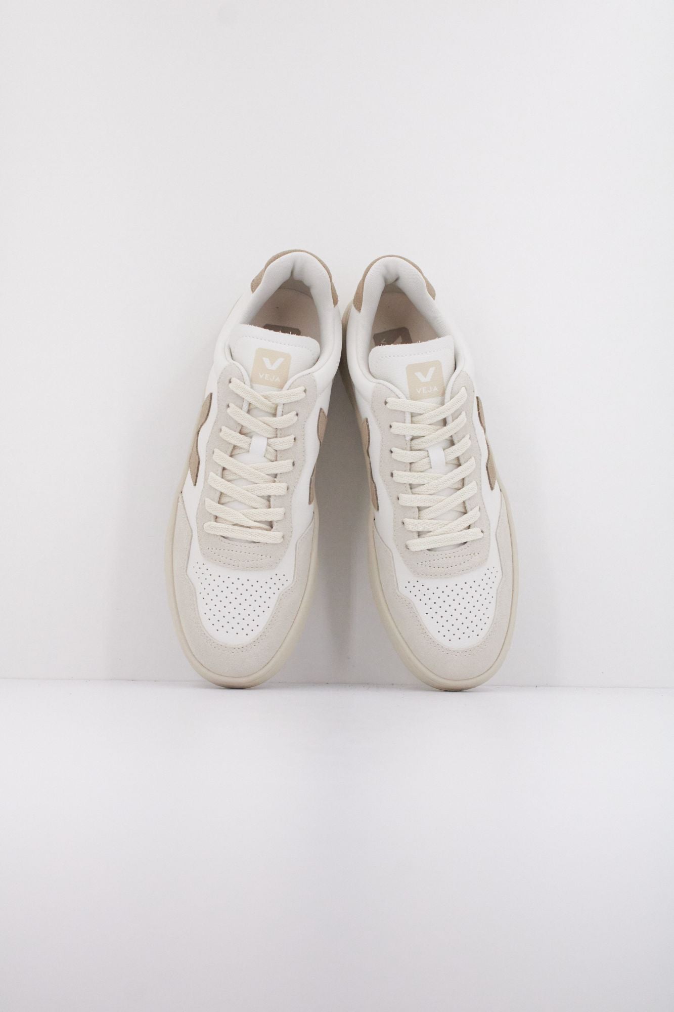 VEJA DEPORTIVA V90 en color BLANCO (3)