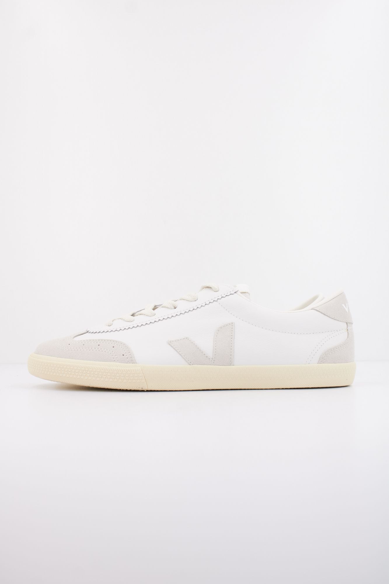 VEJA VOLLEY OT en color BLANCO (1)
