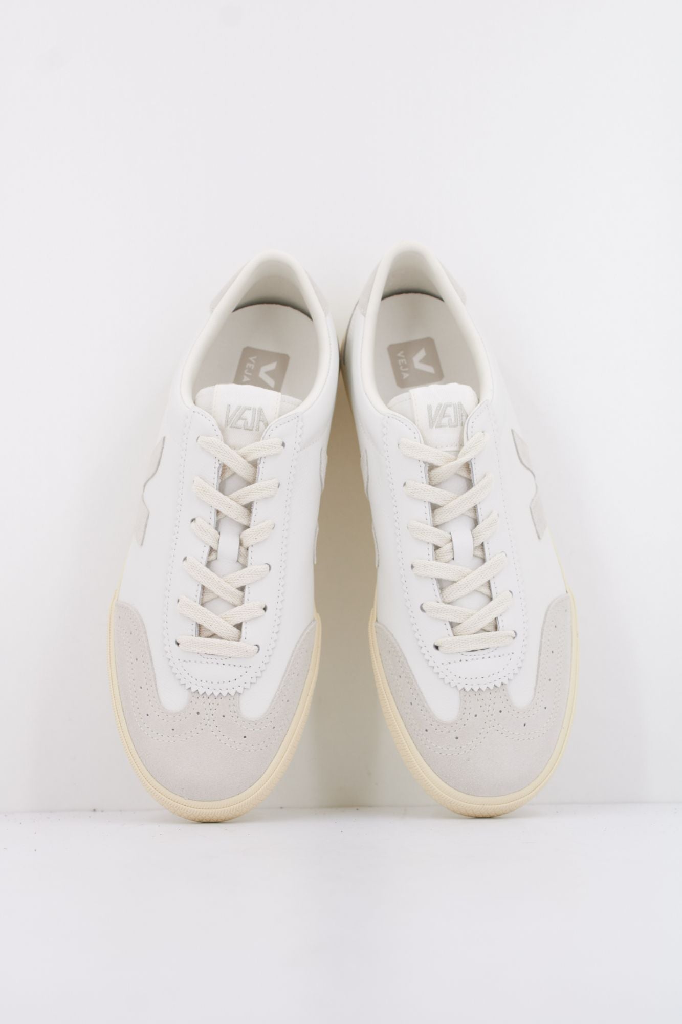 VEJA VOLLEY OT en color BLANCO (3)