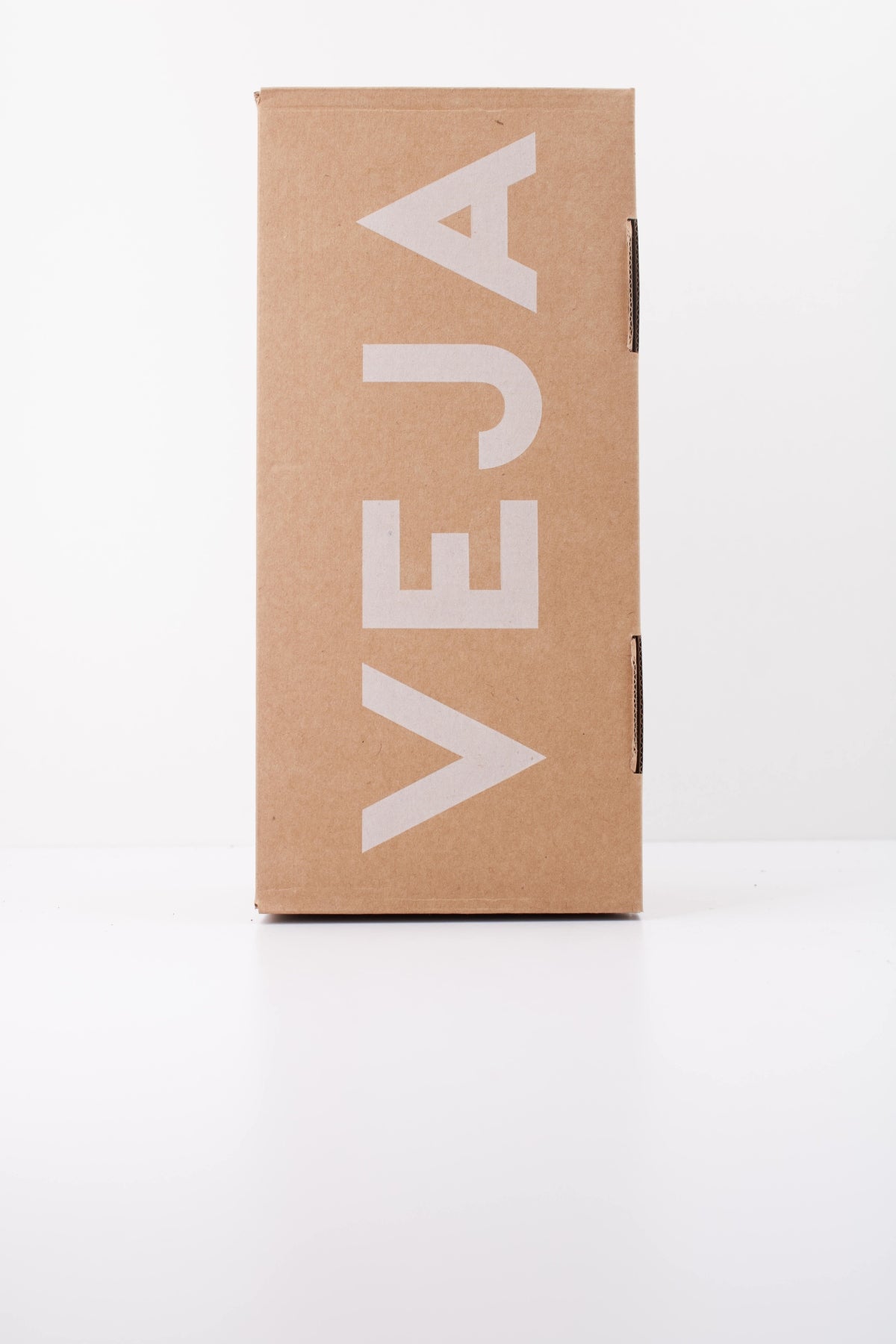 VEJA SANDALIA ARPOADOR en color NEGRO (6)