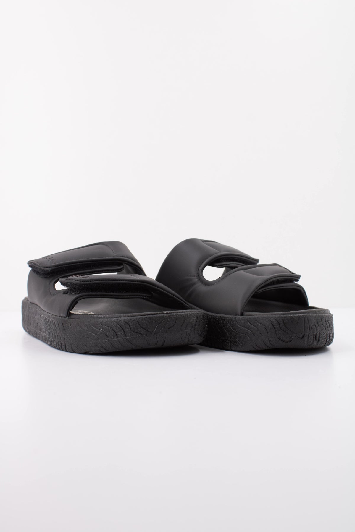VEJA SANDALIA ETNA BOLD en color NEGRO (2)