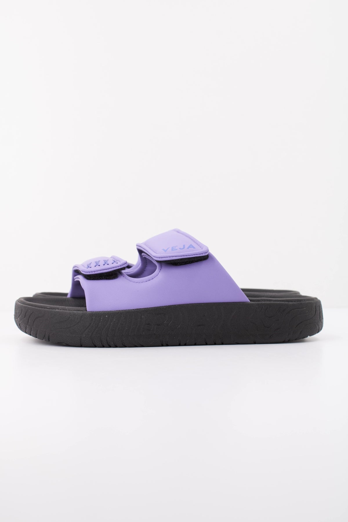 VEJA ETNA BOLD en color VIOLETA (1)