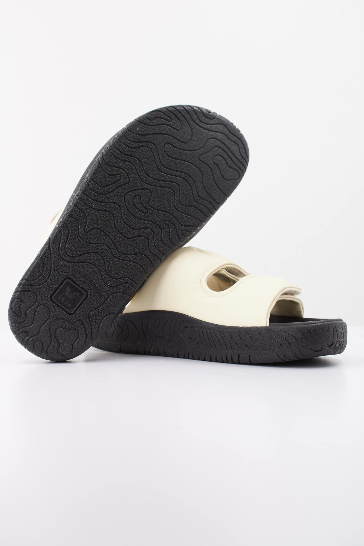 VEJA ETNA BOLD en color BLANCO (5)