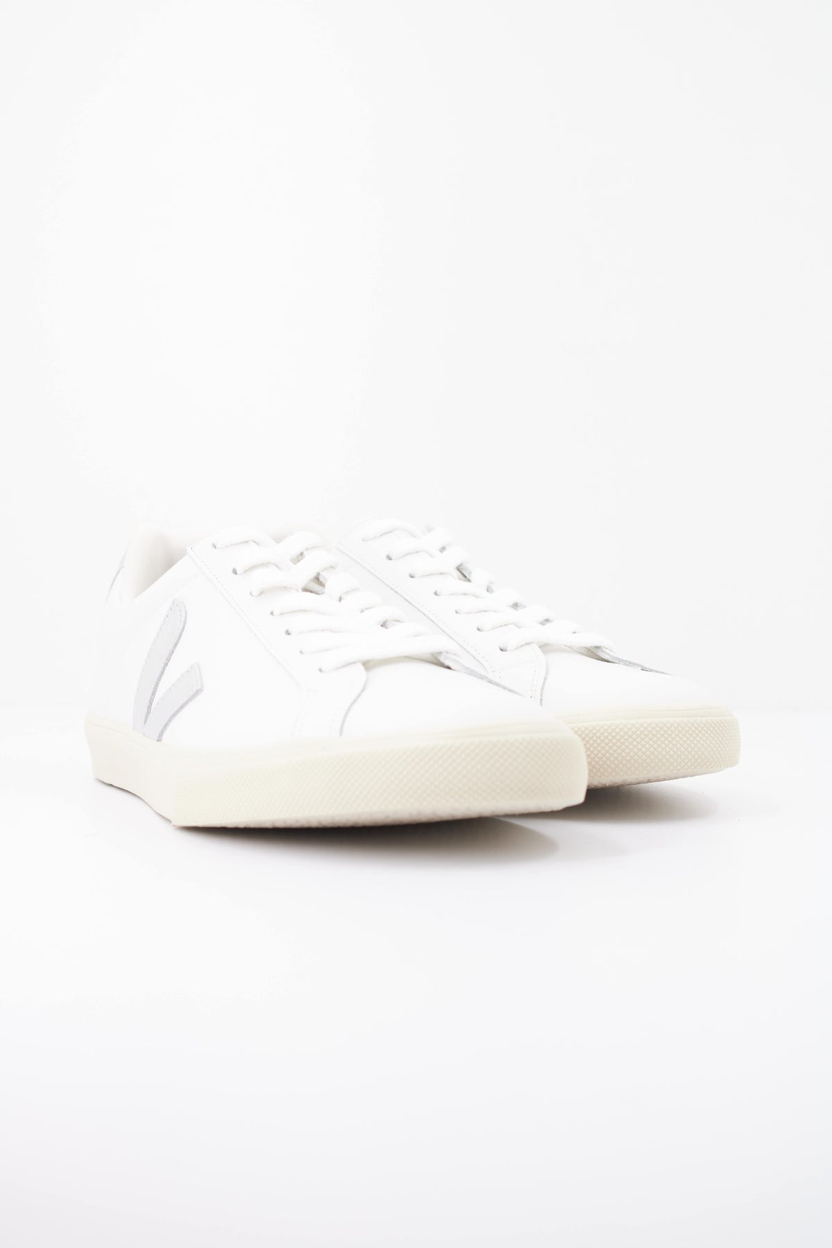 VEJA EO0203883B en color BLANCO (2)