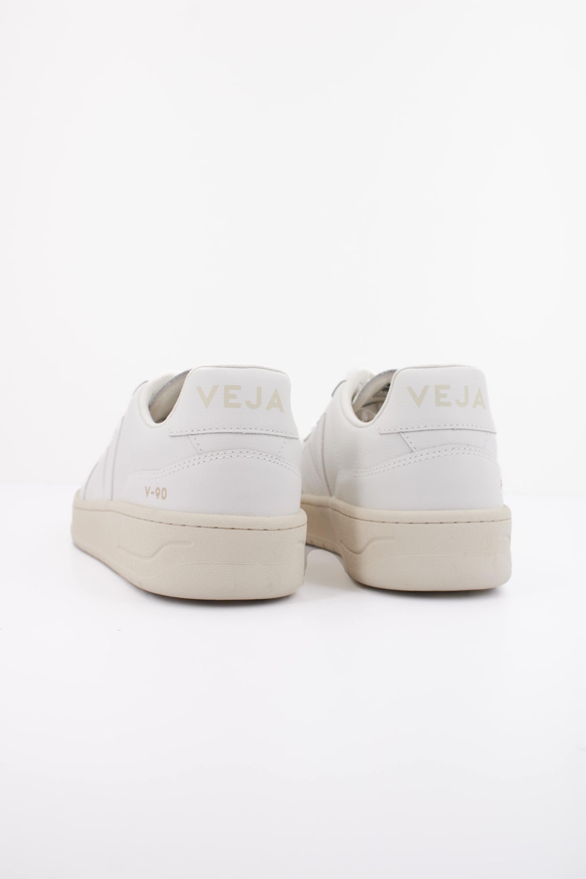 VEJA DEPORTIVO V90 en color BLANCO (4)