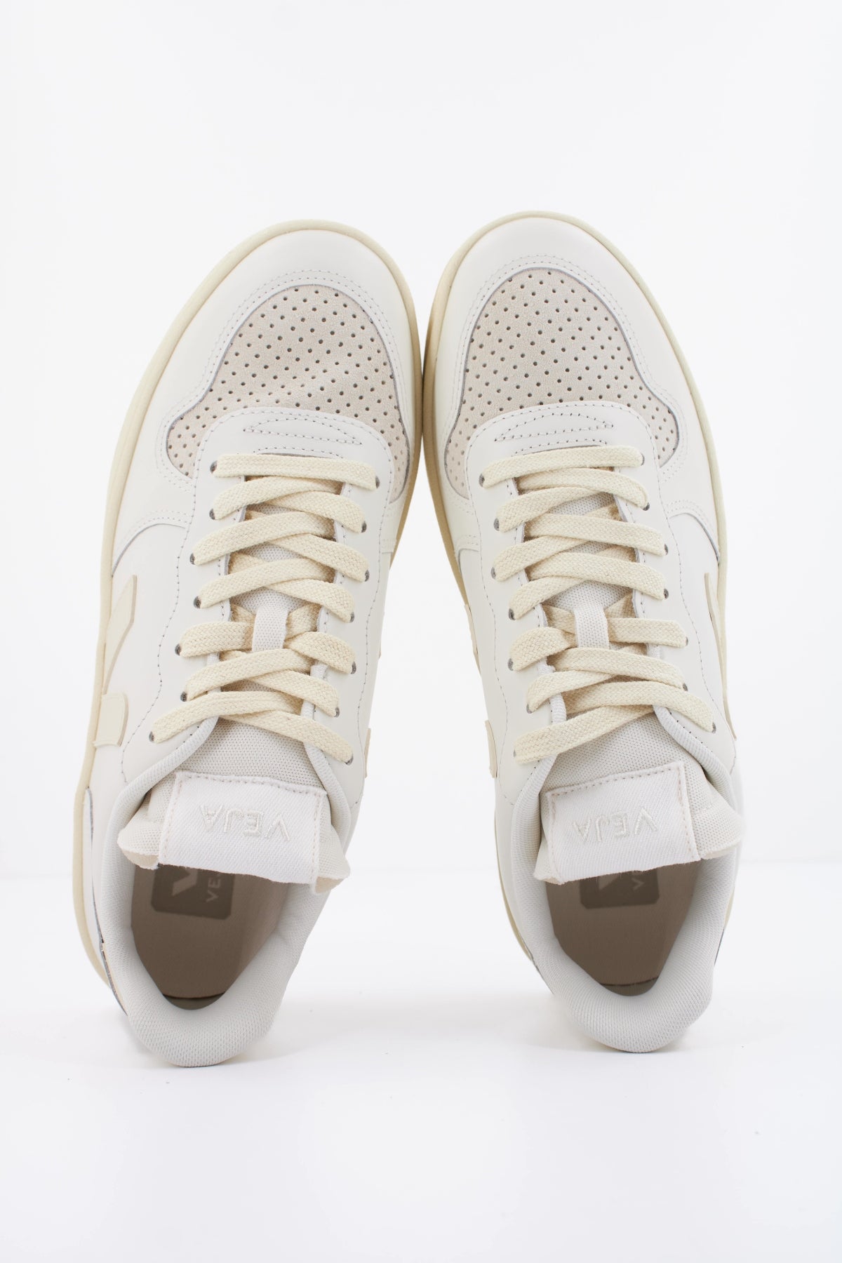 VEJA V10 PRIME en color BEIS (3)