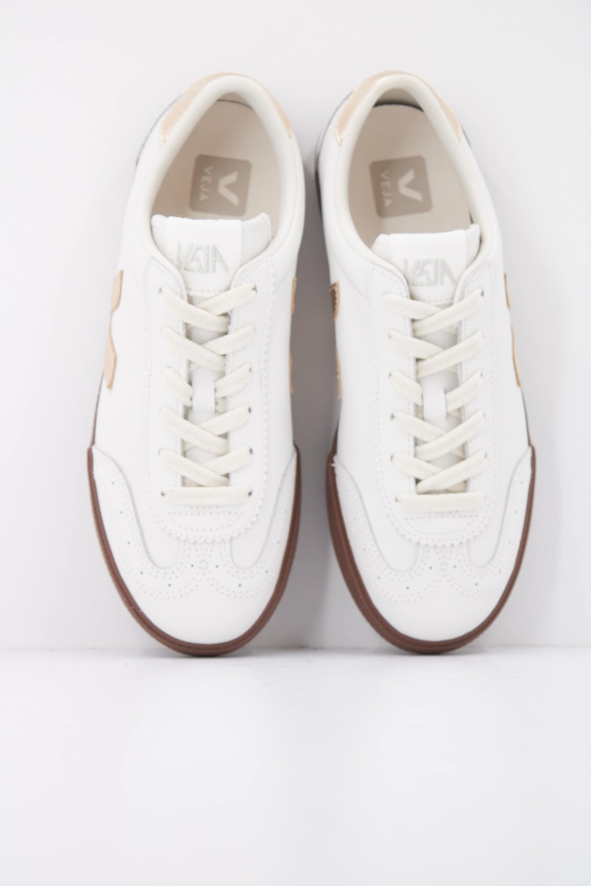 VEJA DEPORTIVO VOLLEY en color BLANCO (3)