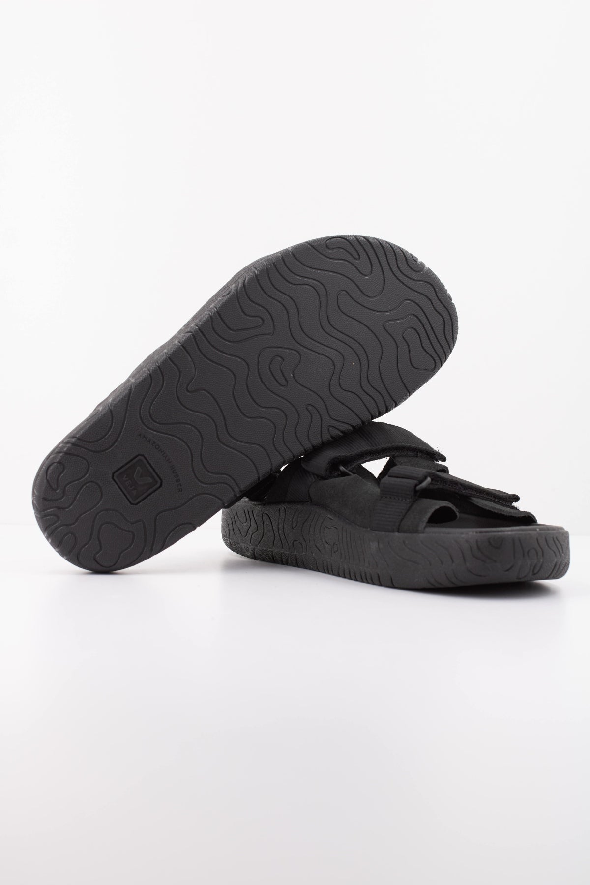 VEJA SANDALIA ARPOADOR en color NEGRO (5)