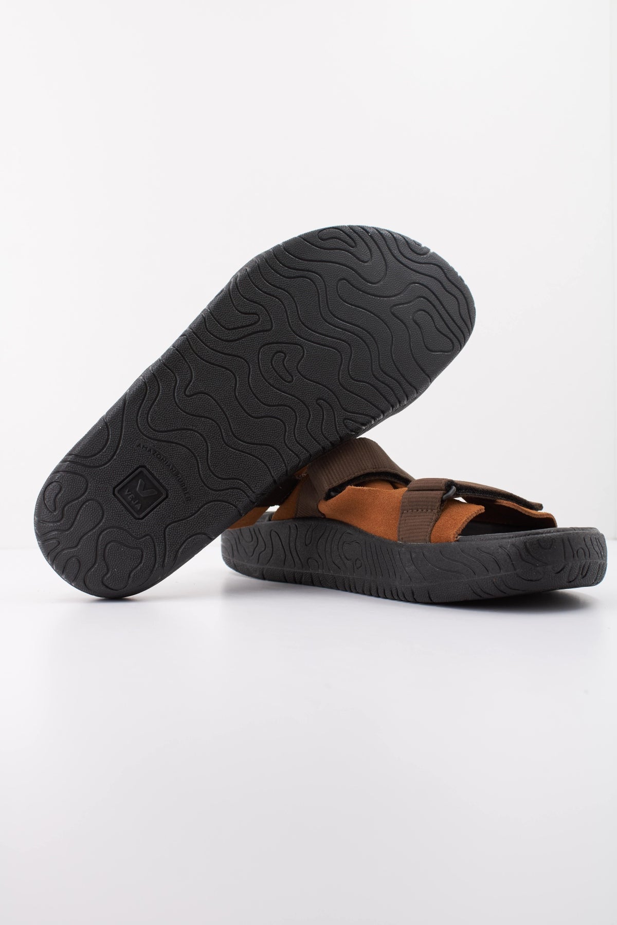 VEJA SANDALIA ARPOADOR en color MARRON (5)