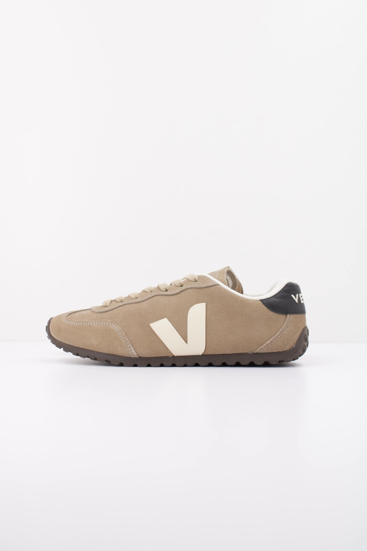VEJA AI0321656A  en color BEIS (1)