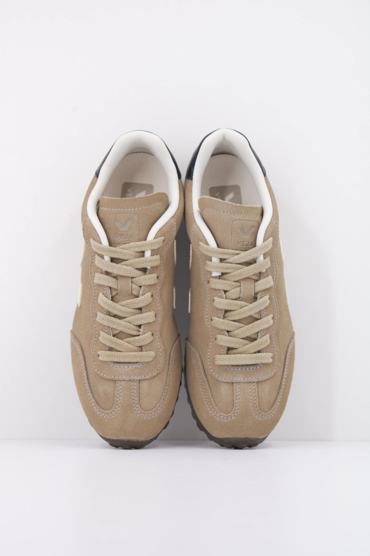 VEJA AI0321656A  en color BEIS (3)