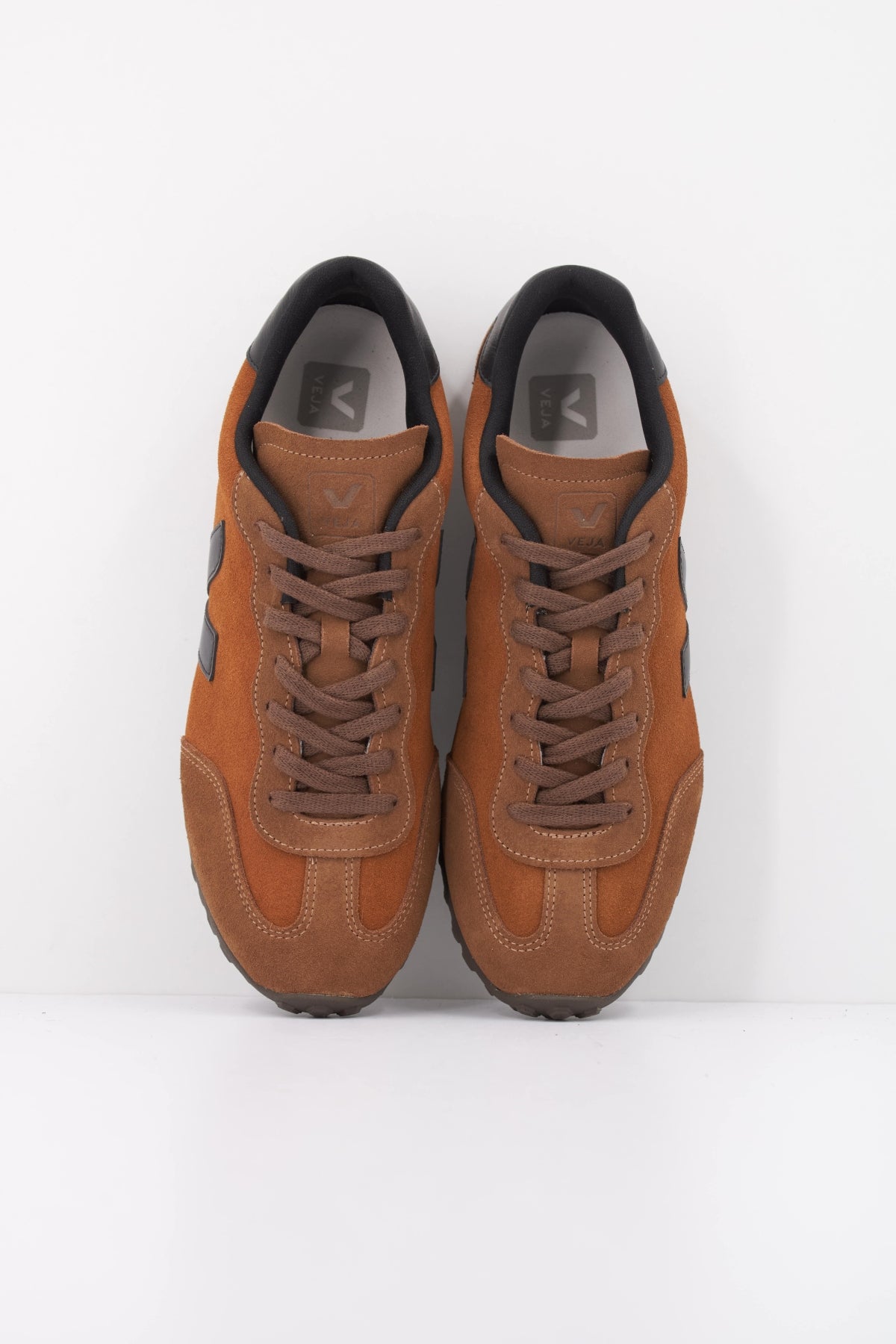 VEJA AI0321657B GT en color MARRON (3)