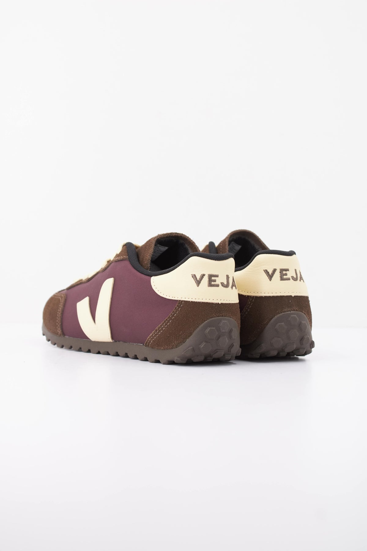 VEJA AI3421685A GT en color BURDEOS (4)