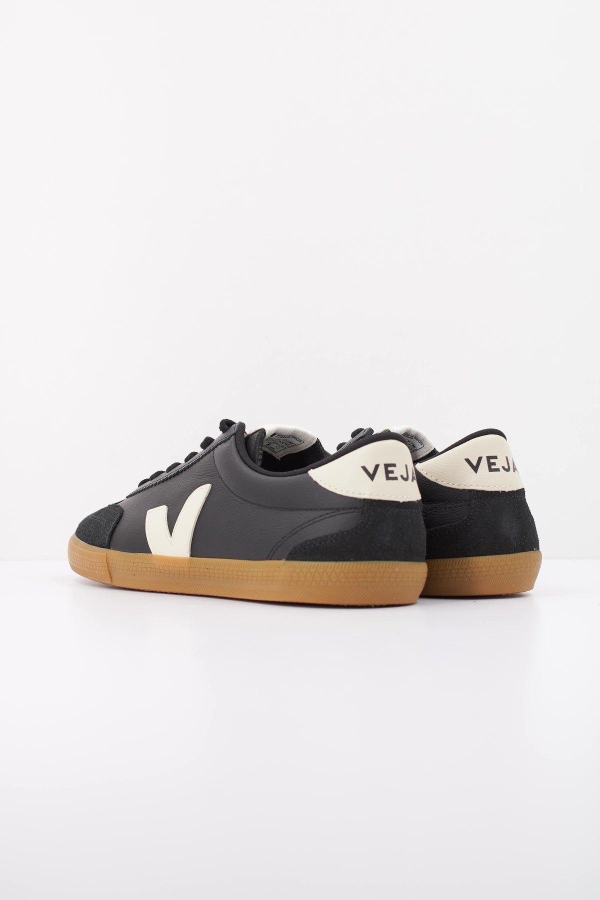 VEJA VO2020510B  en color NEGRO (4)