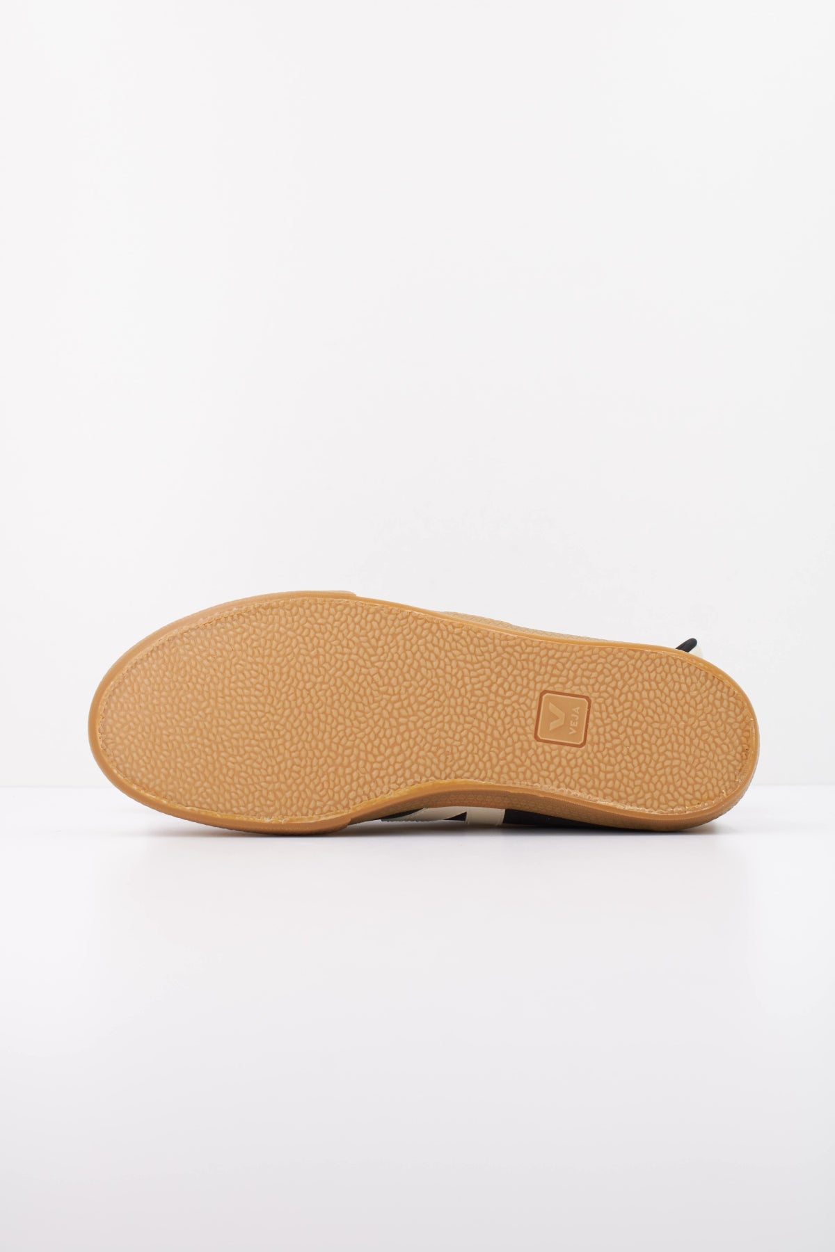 VEJA VO2020510B  en color NEGRO (5)