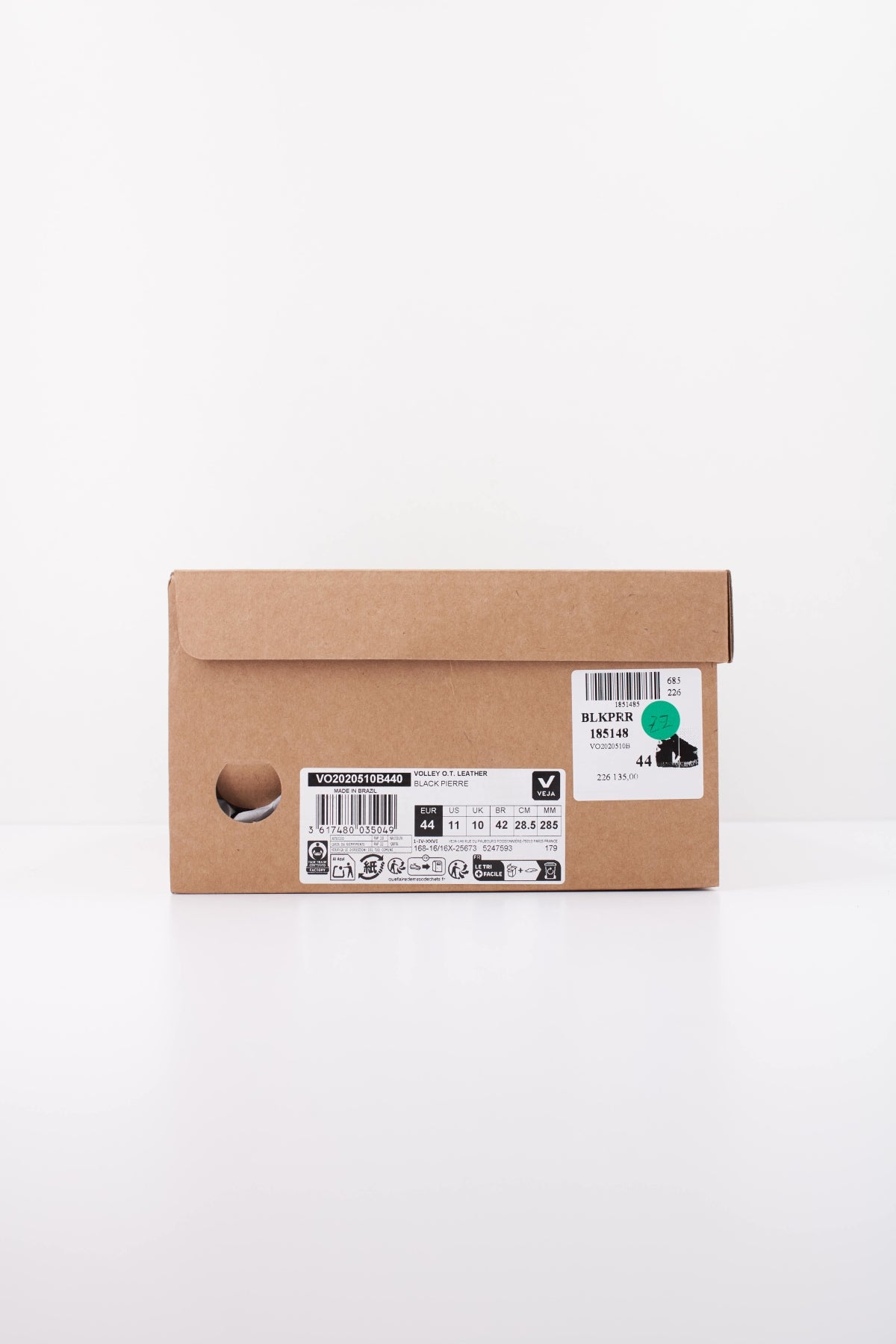 VEJA VO2020510B  en color NEGRO (6)