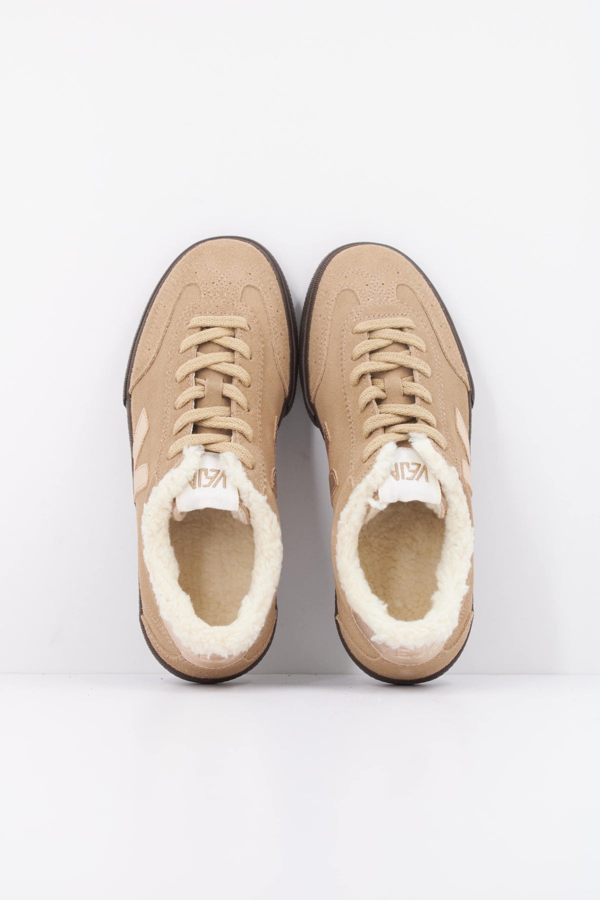 VEJA VU0321860A VOLLEY WINTER en color BEIS (3)