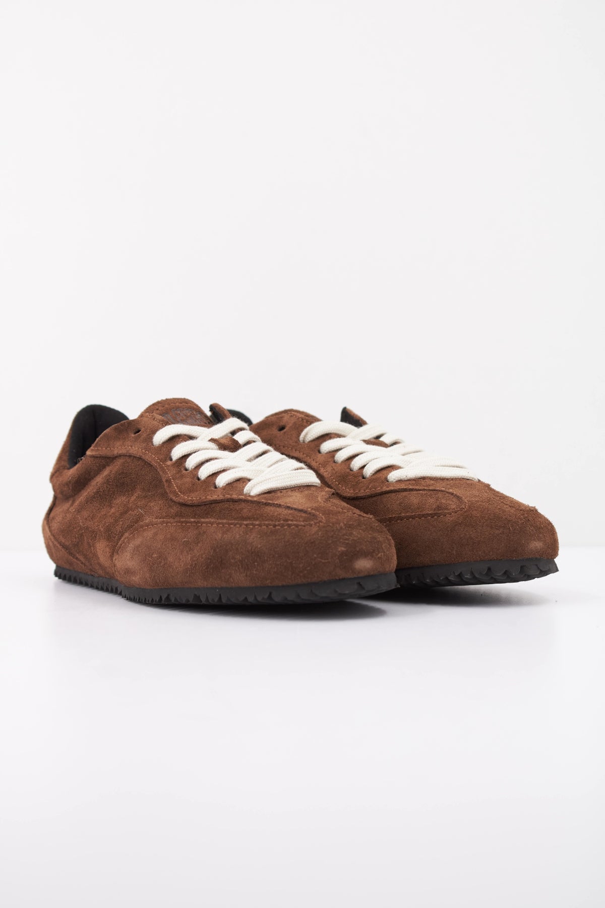 AXEL ARIGATO F3684002 DAZE RUNNER en color MARRON (2)