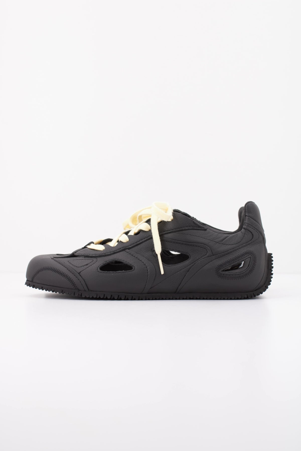 AXEL ARIGATO F4076002 SLOW BALLET SNEAKER en color NEGRO (1)