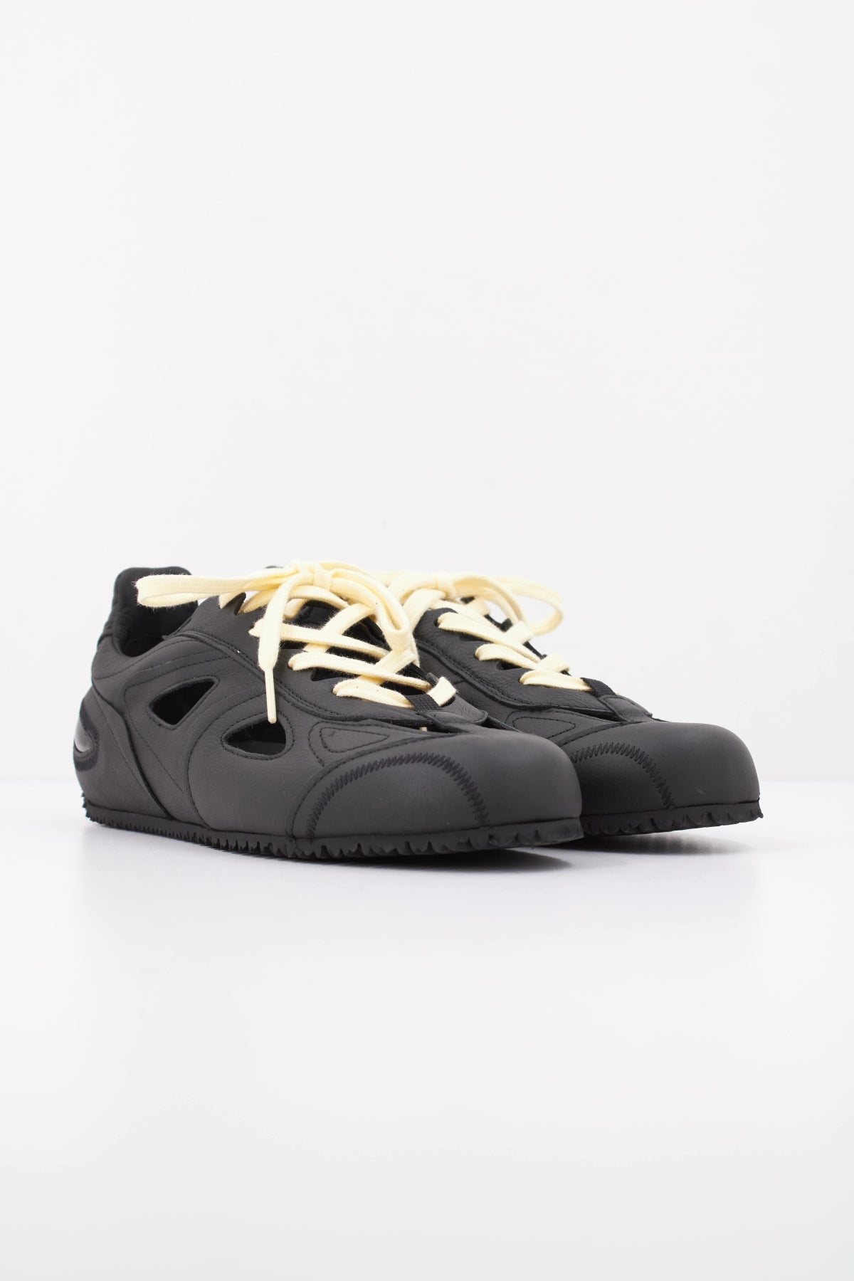 AXEL ARIGATO F4076002 SLOW BALLET SNEAKER en color NEGRO (2)