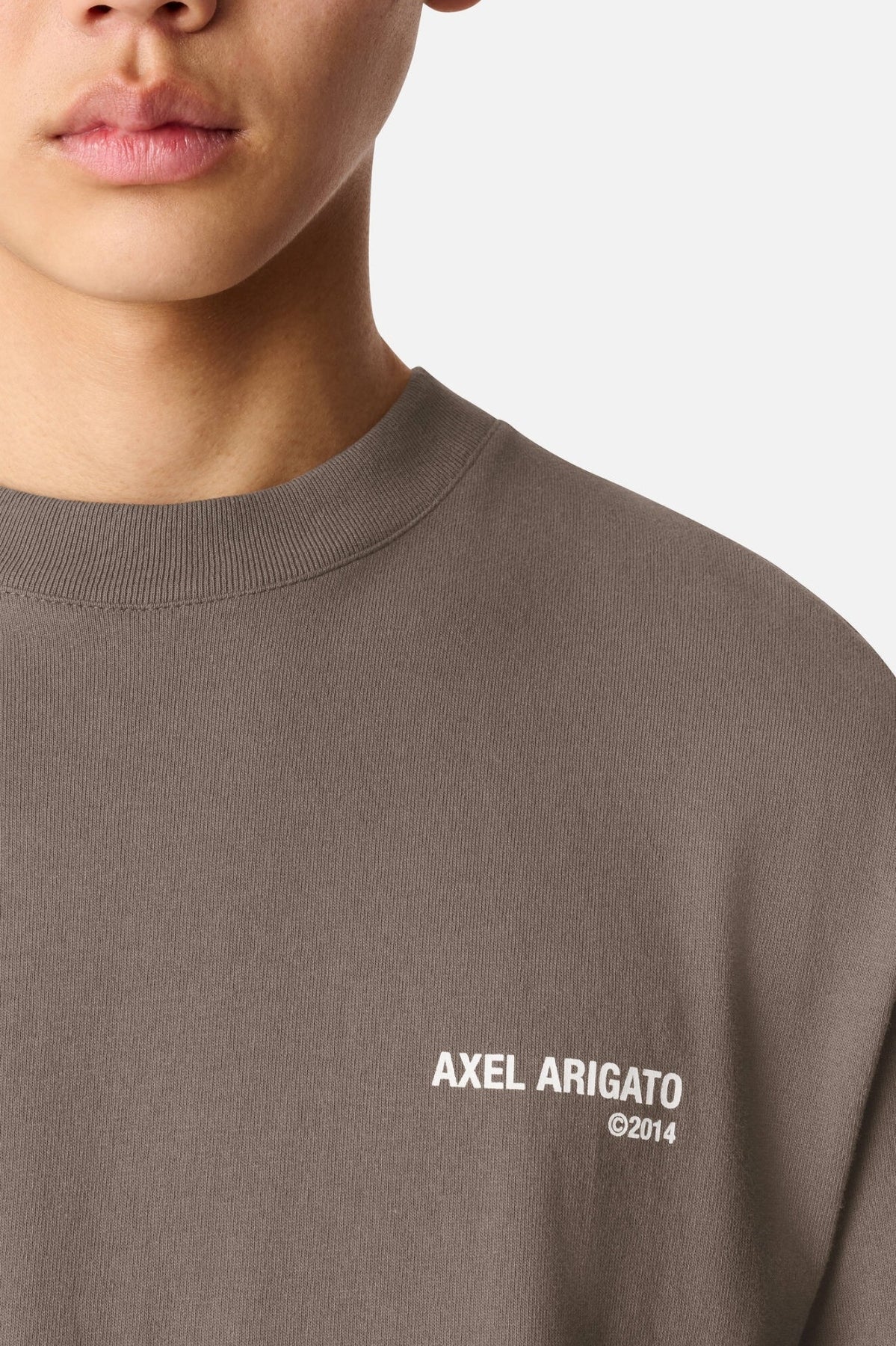 AXEL ARIGATO A2215017 LEGACY TSHIRT en color  (3)