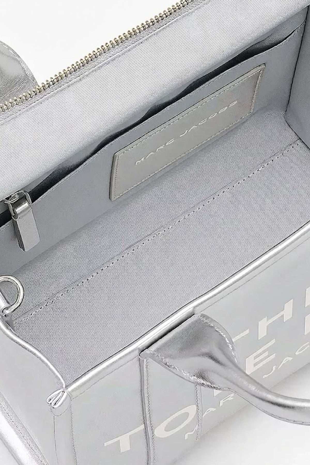 MARC JACOBS THE SMALL TOTE en color PLATA (2)