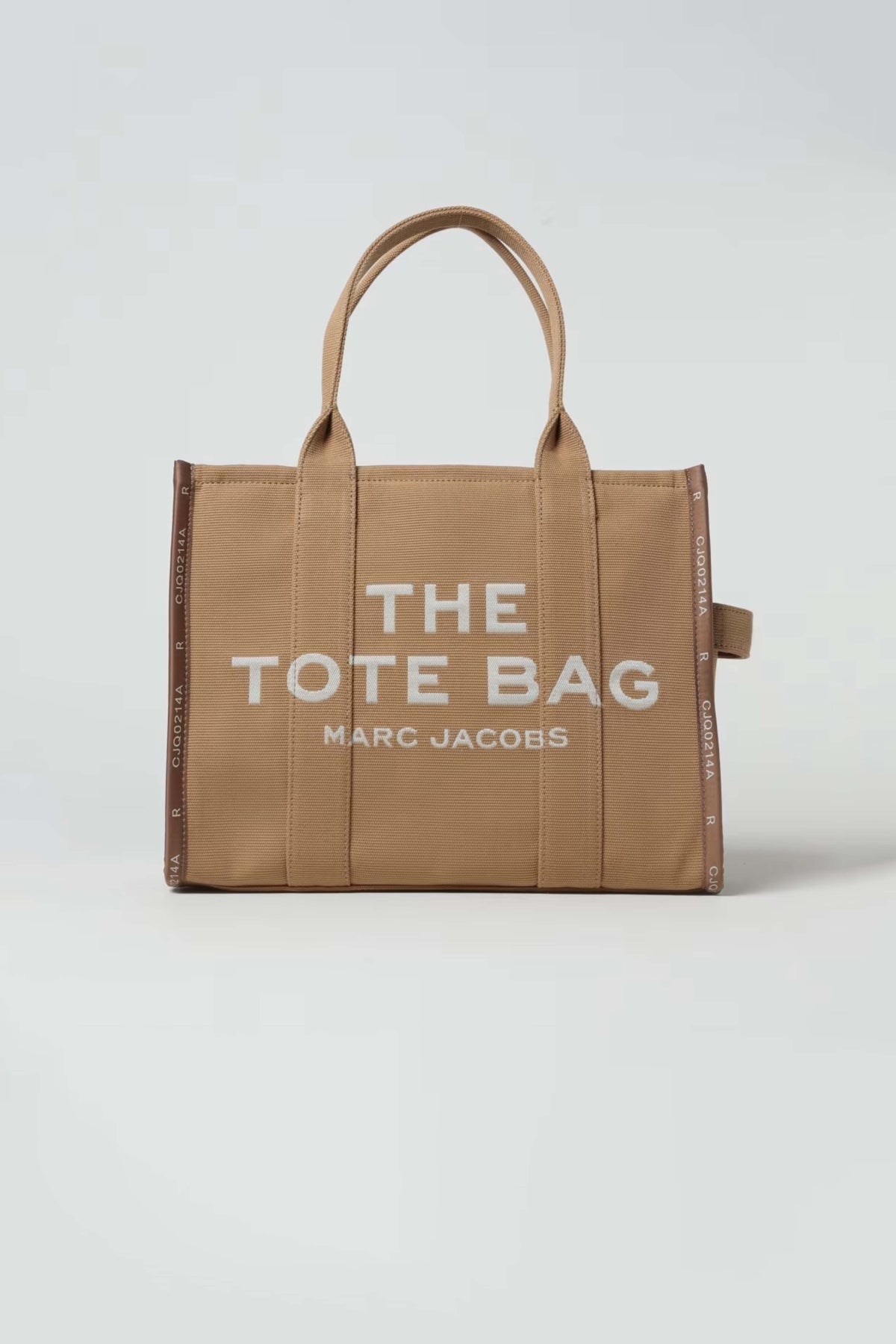 MARC JACOBS THE LARGE TOTE en color MARRON (1)