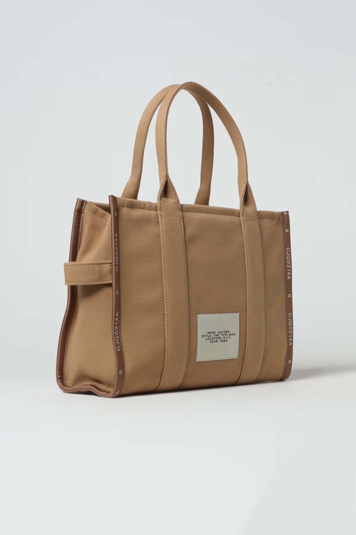 MARC JACOBS THE LARGE TOTE en color MARRON (2)