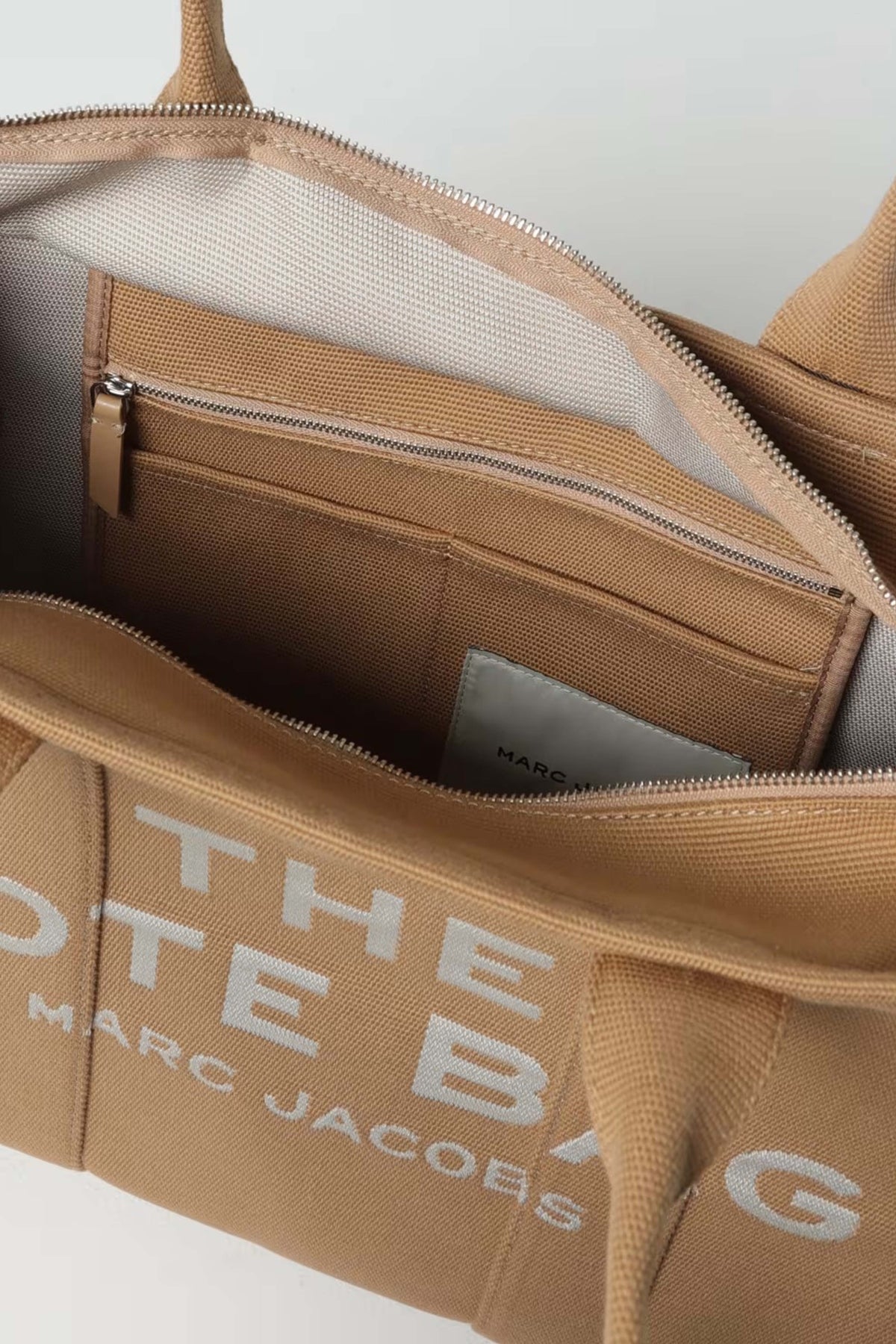 MARC JACOBS THE LARGE TOTE en color MARRON (3)