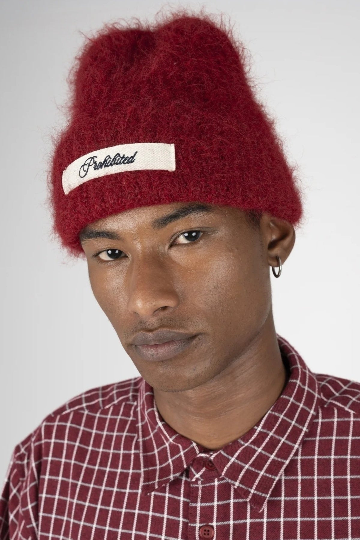 PROHIBITED SEASON KNIT BEANIE en color ROJO (2)