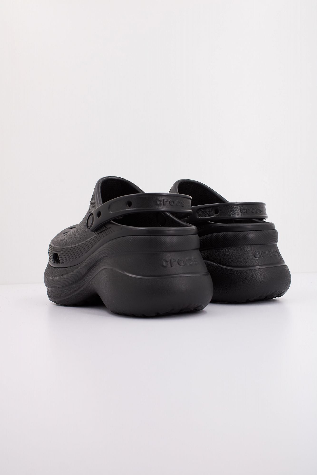 CROCS CLASSIC BAE CLOG en color NEGRO (4)