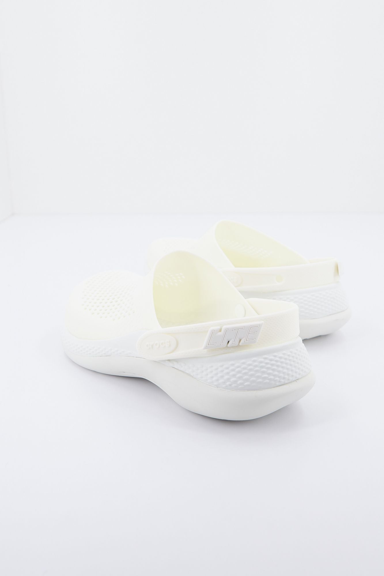 CROCS LITERIDE 360 CLOG en color BLANCO (4)