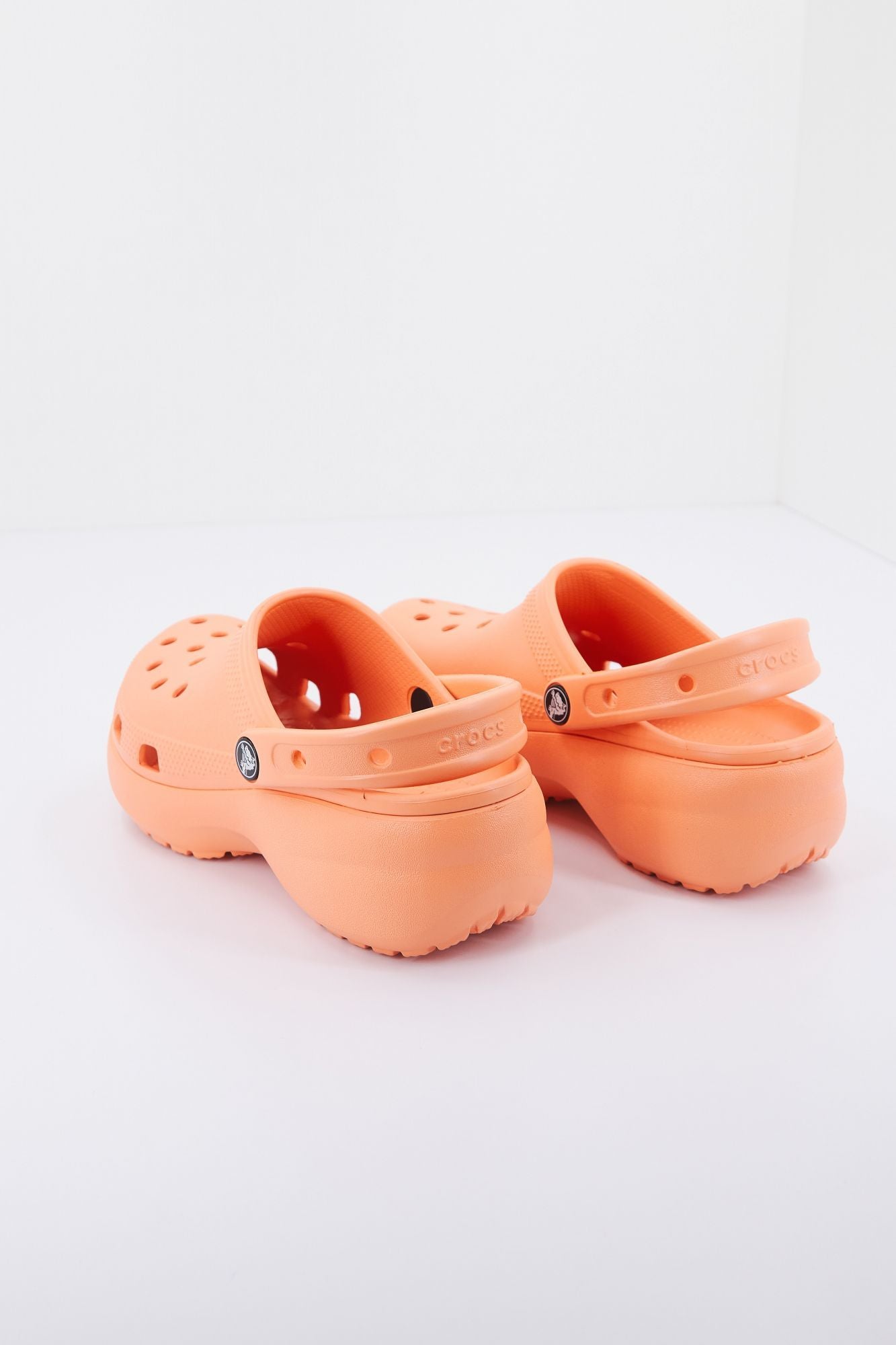 CROCS CLASSIC PLATFORM CLOG W en color NARANJA (3)