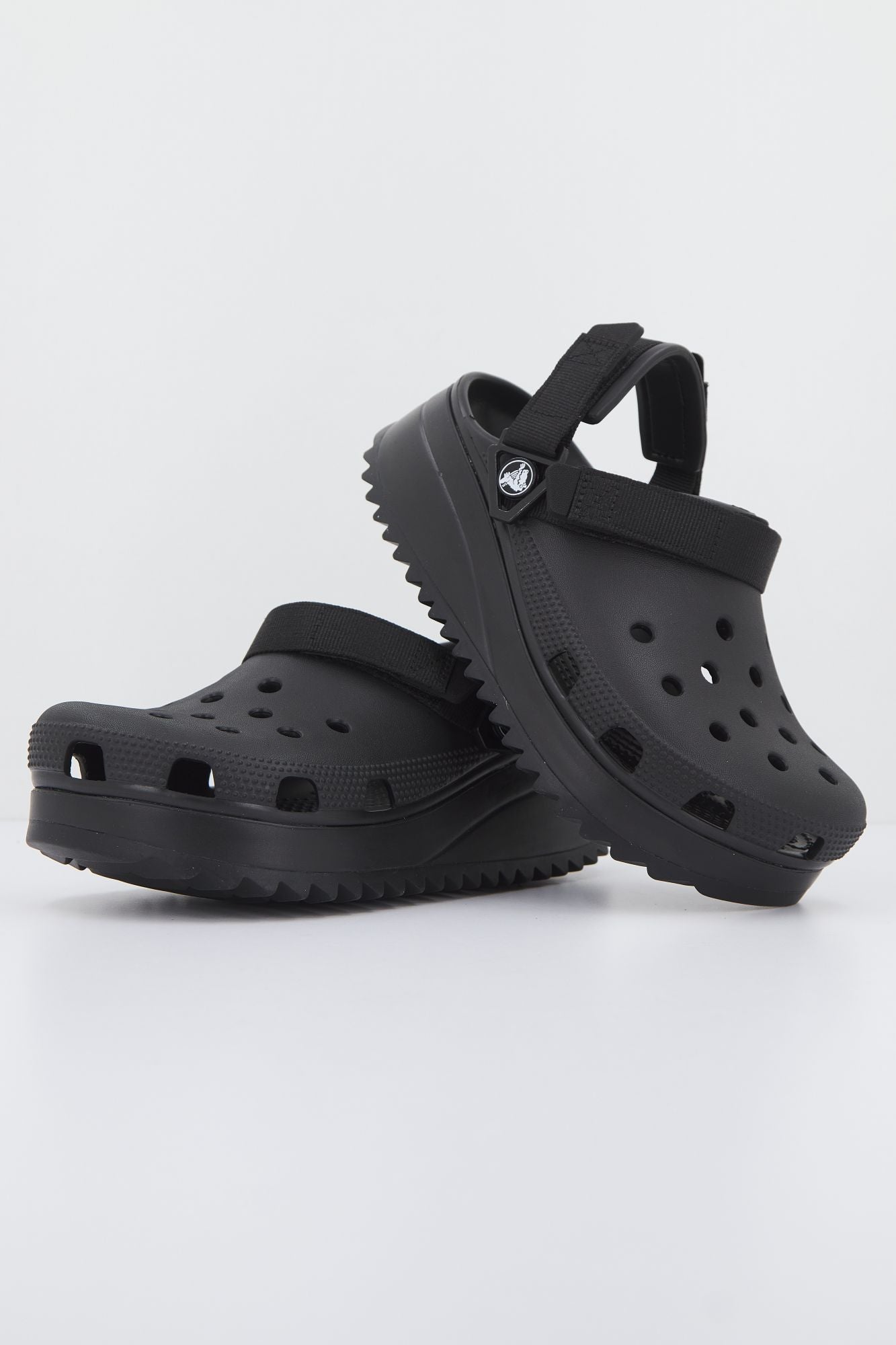 CROCS CLASSIC HIKER CLOG en color NEGRO (1)