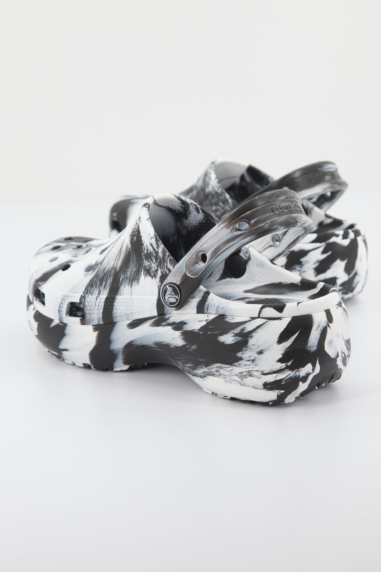 CROCS MARBLED en color NEGRO (3)