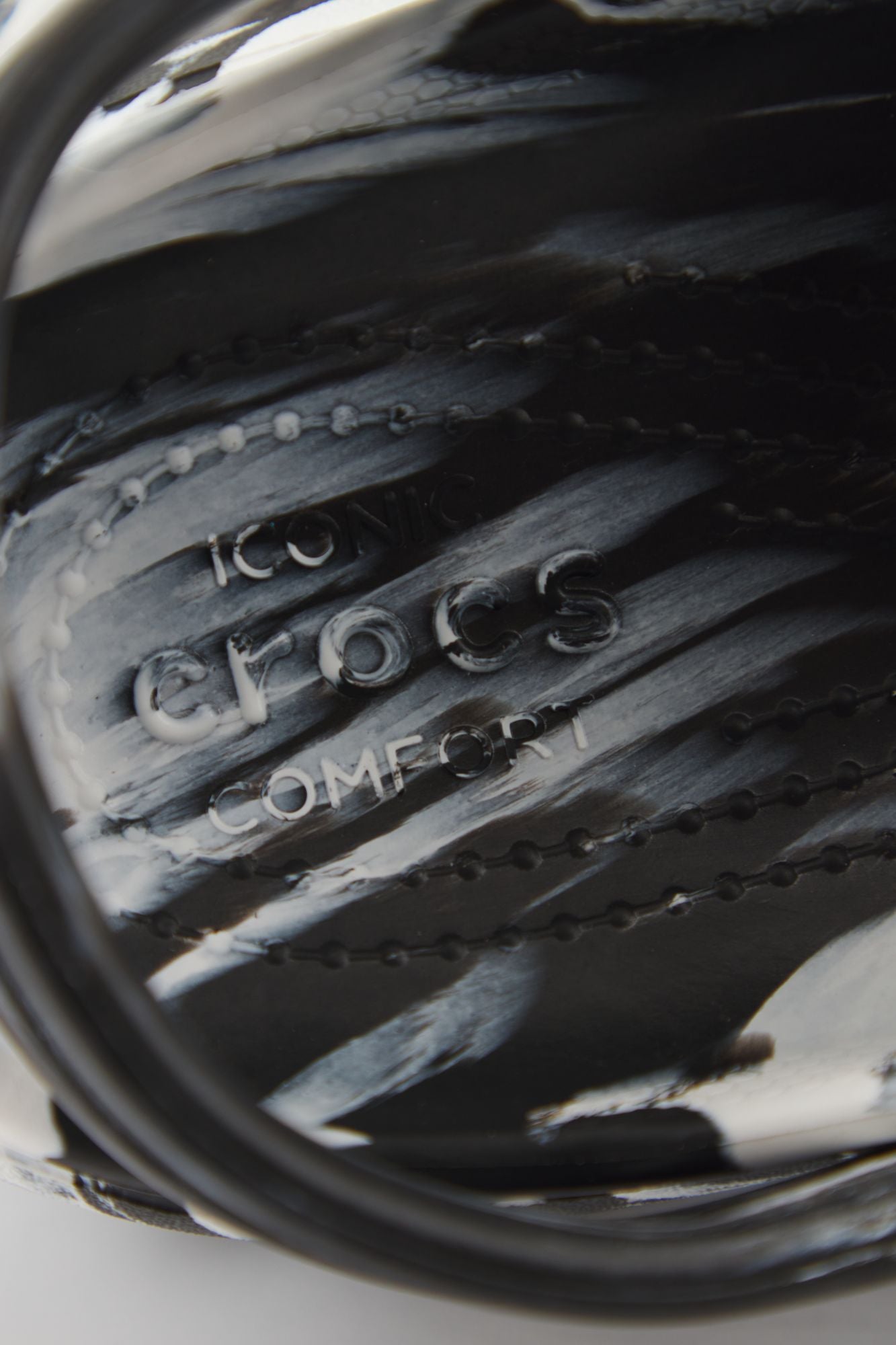 CROCS MARBLED en color NEGRO (4)