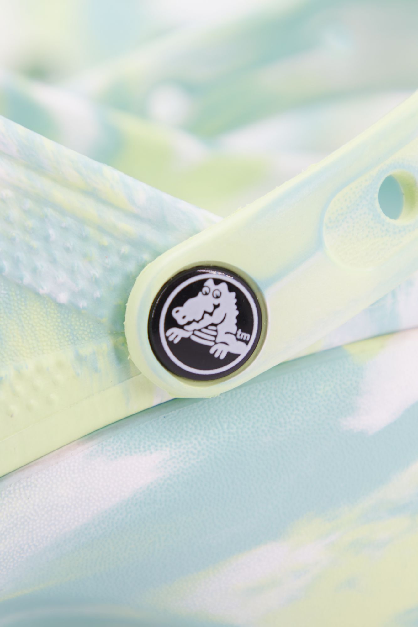 CROCS MARBLED en color AZUL (4)