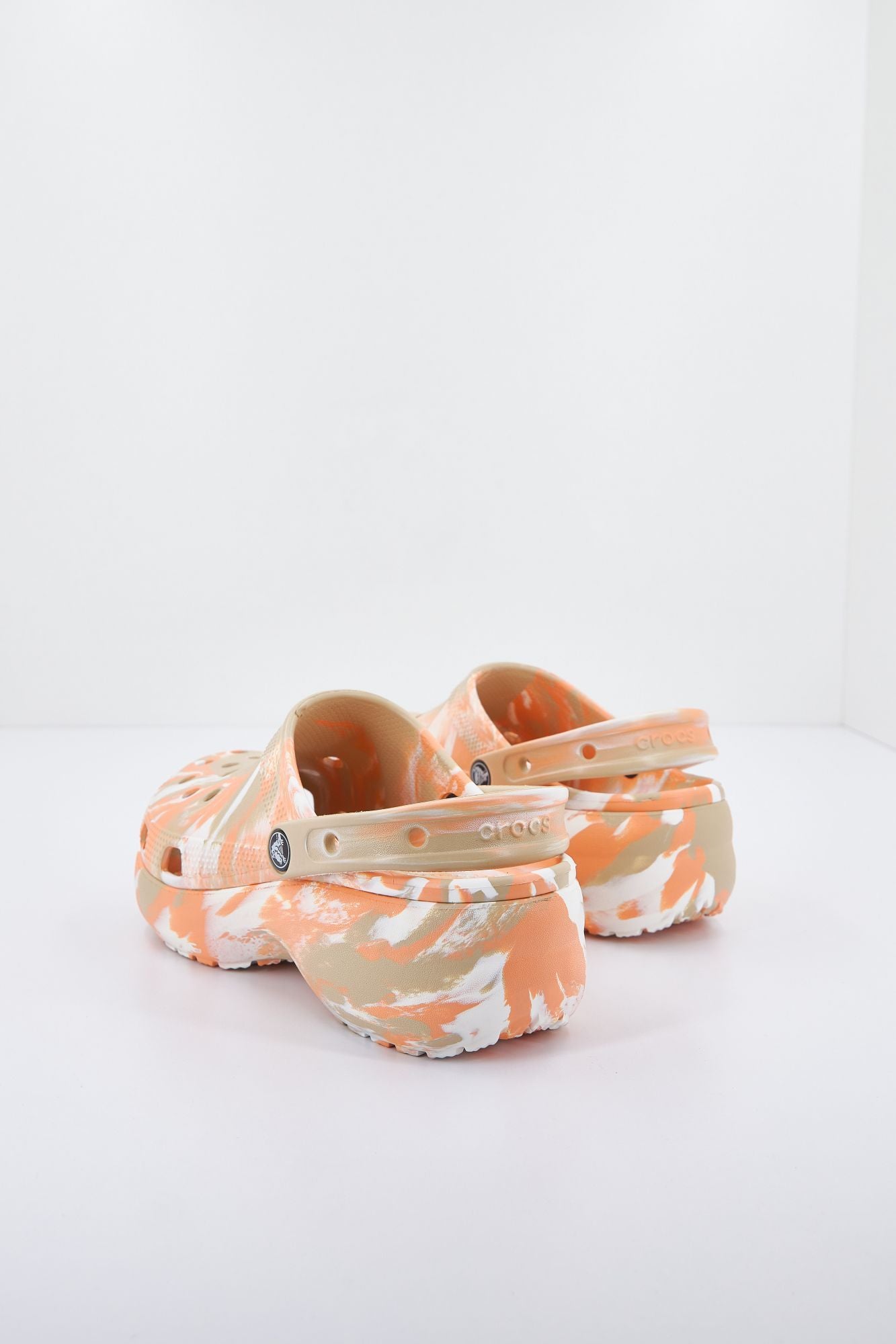 CROCS MARBLED en color MARRON CLARO (3)